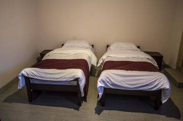 Фото номера Четырехместный номер с ванной комнатой Гостевой дом Stone Art Guest House &amp; Camping г. Pemzashen 8