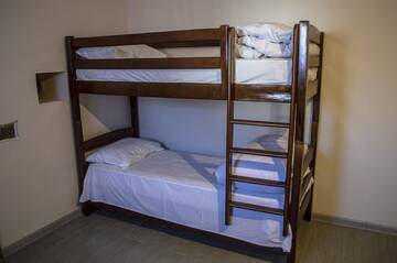 Фото номера Четырехместный номер с ванной комнатой Гостевой дом Stone Art Guest House &amp; Camping г. Pemzashen 6
