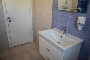 Фото номера Трехместный номер с общей ванной комнатой Гостевой дом Stone Art Guest House &amp; Camping г. Pemzashen 5
